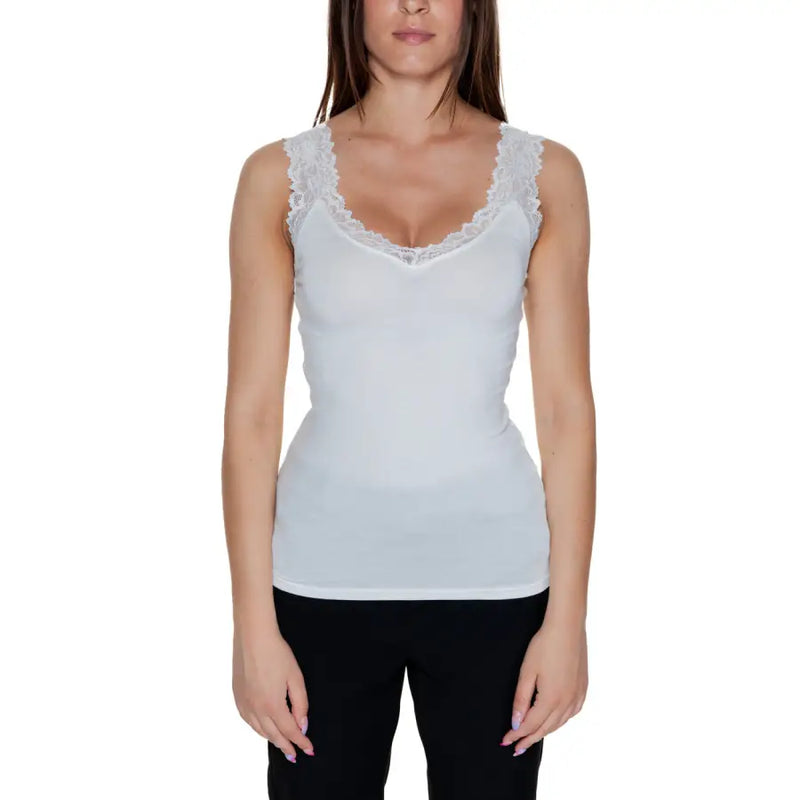 Vero moda women’s plain white v-neck crop top with white lace trim made of soft fabric for casual wear