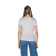 Back view of a woman in Liu Jo white print t-shirt and blue jeans stylish outfit