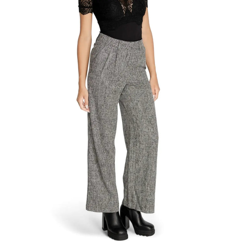 High-waisted wide-leg vila women trousers in textured gray and black herringbone with zip back pockets shown from back side