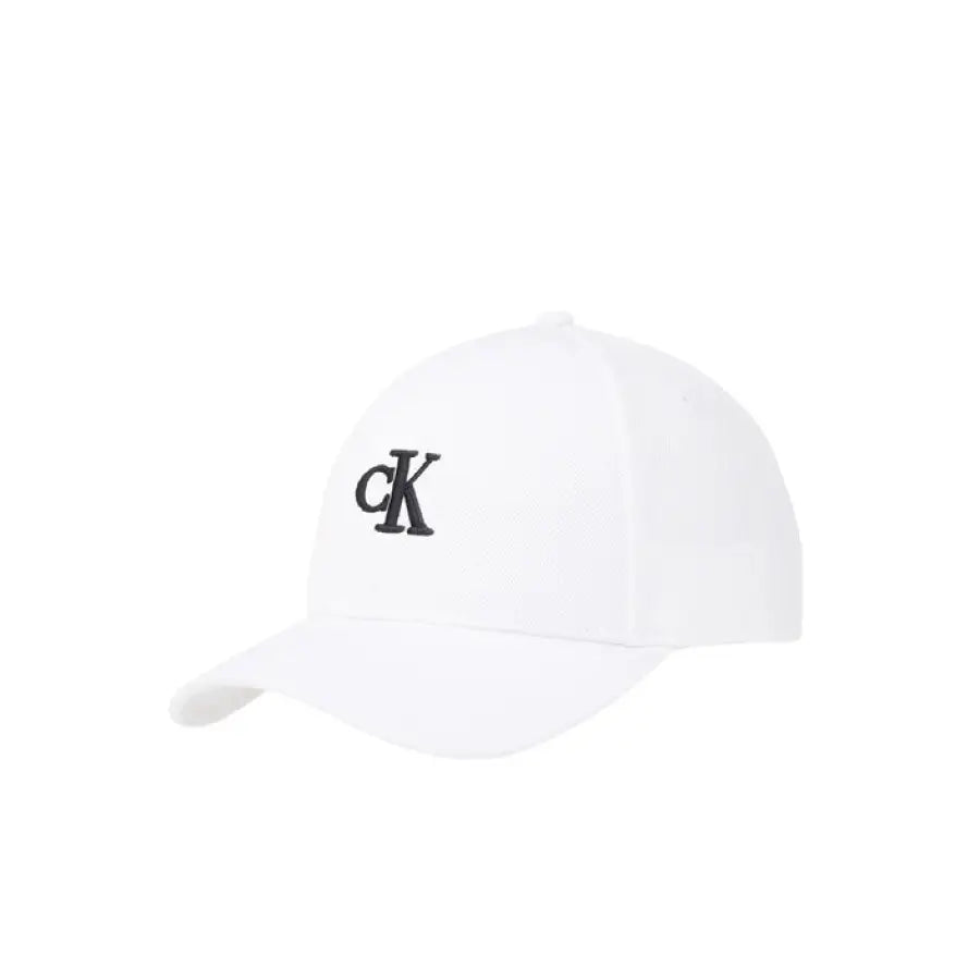 Calvin Klein men’s cap in white with black logo, urban city fashion style accessory
