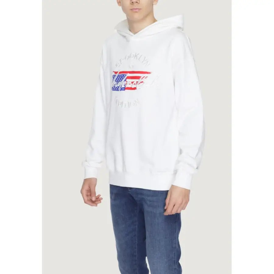 
                      
                        White hoodie with American flag, urban city style Underclub Men Sweatshirts
                      
                    