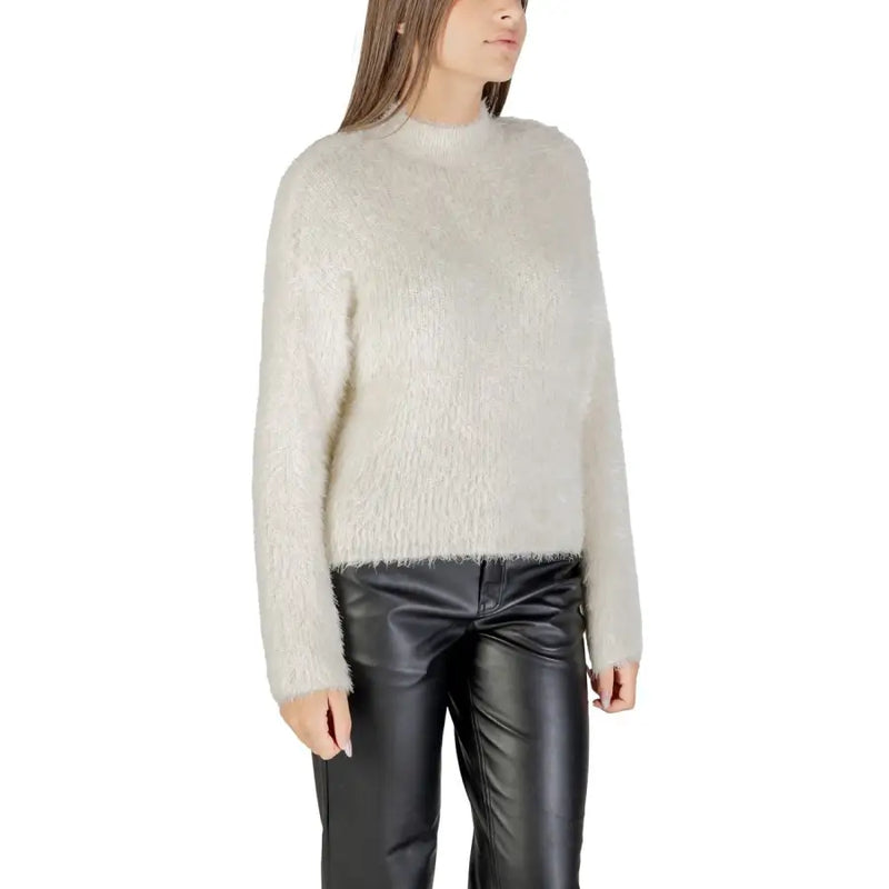 Cremefarbener, flauschiger, langärmeliger Strickpullover aus Polyester mit Stehkragen für Damen