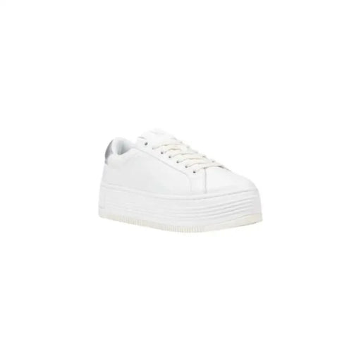 Calvin Klein Jeans Women’s Silver Leather Sneakers in stylish white platform design
