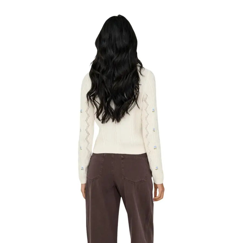 Cremefarbener Damenpullover mit langen Ärmeln aus Baumwollmischgewebe und Zickzack-Spitzenärmeln