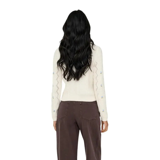 Pull à manches longues pour femme, couleur crème, en mélange de coton avec manches en dentelle en zigzag