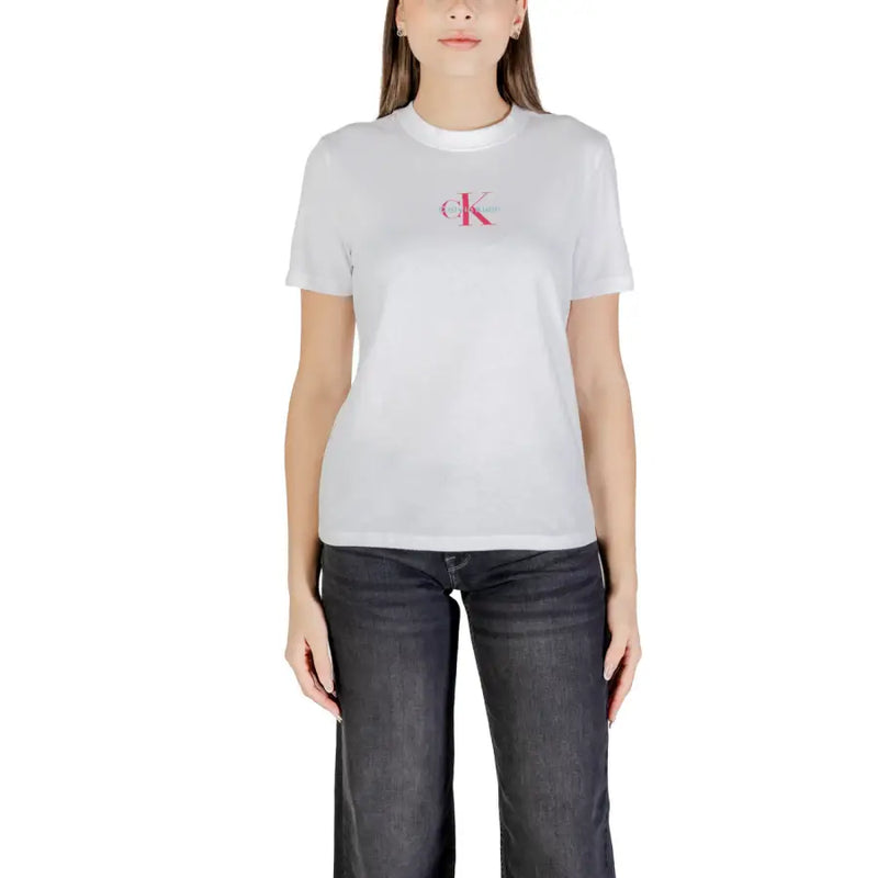 White women’s short-sleeve Calvin Klein Jeans T-shirt with pink logo for fall winter fashion