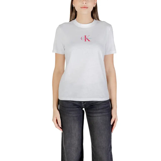 White women’s short-sleeve Calvin Klein Jeans T-shirt with pink logo for fall winter fashion
