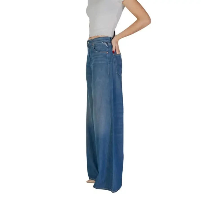 Wide-leg blue denim jeans with a high waist from Replay featuring pockets for women
