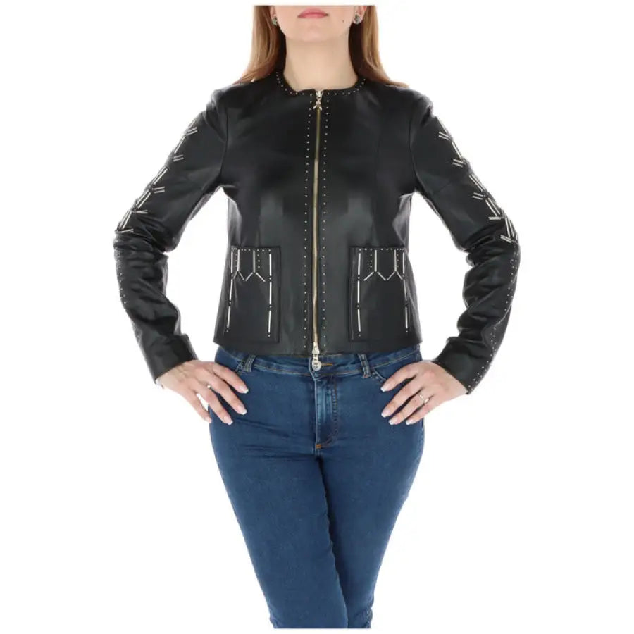 Woman wearing Patrizia Pepe black leather jacket with studs - Urban fashion blazer