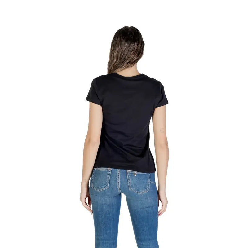 Woman wearing Liu Jo Womens Black Printed Cotton Short Sleeve T Shirt and blue jeans