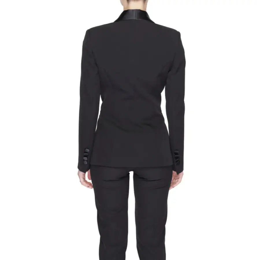 Urban style: woman in black suit and shoes from Silence - Silence Women Blazer collection
