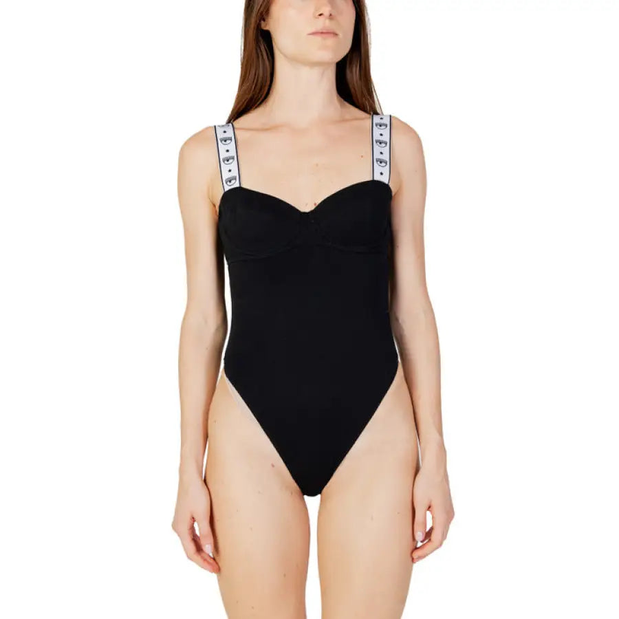 
                      
                        Chiara Ferragni in urban style black swimsuit with white neck band for city fashion
                      
                    