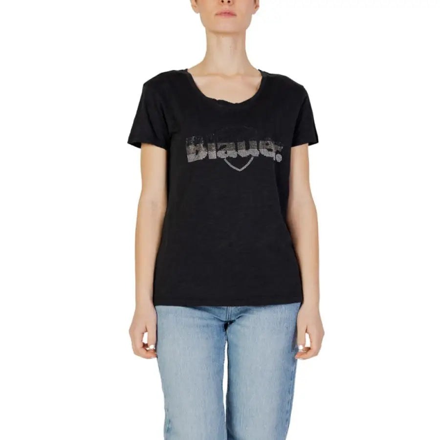 
                      
                        Woman in black Blauer T-shirt with ’person’ for urban style clothing fashion
                      
                    