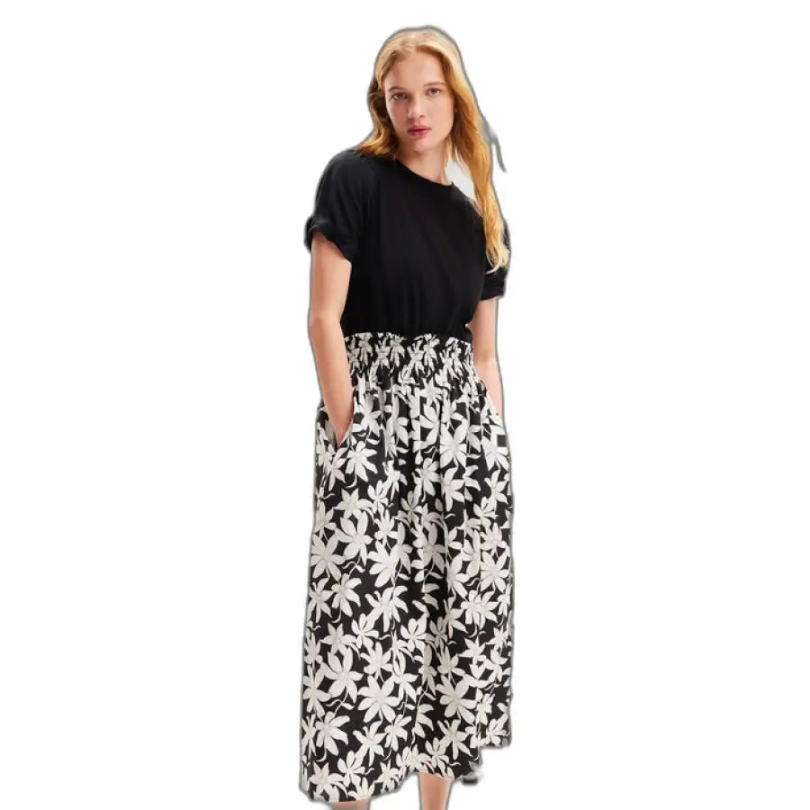 Urban style: Woman in black and white floral print skirt - Desigual Women’s Dress