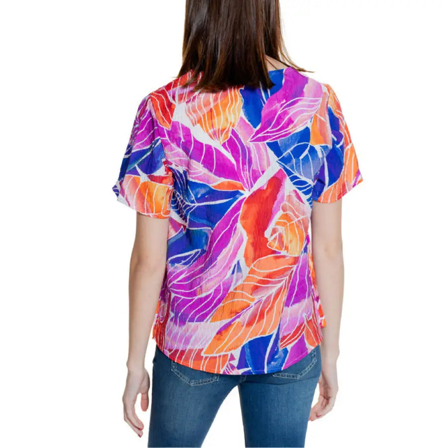 Vila Clothes Urban Floral Shirt - Woman Wearing Colorful Blouse with Flower Print