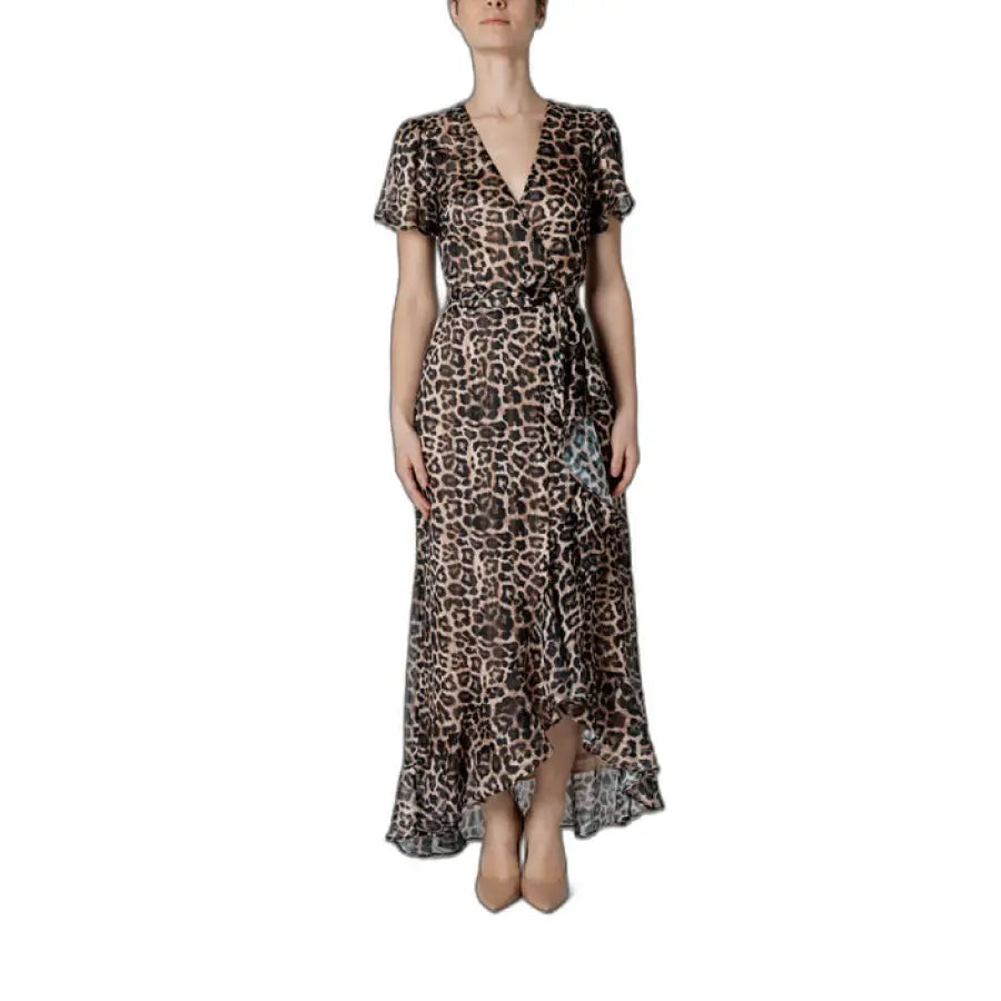 Urban style: Guess Women’s leopard print dress - Trendy clothing for a chic look