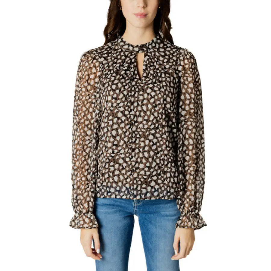 
                      
                        Vila Clothes woman in leopard print blouse, spring summer product
                      
                    