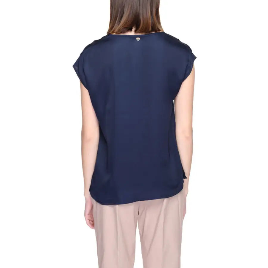Back view of woman in navy blouse - Street One urban style women’s clothing