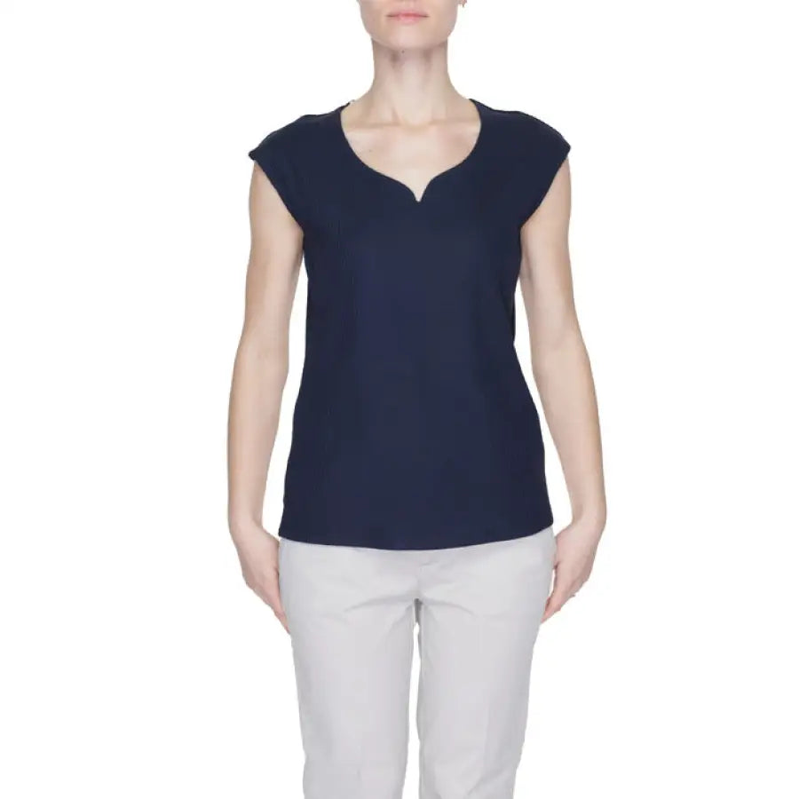 
                      
                        Woman in navy v-neck top showcasing urban style clothing from Street One collection
                      
                    