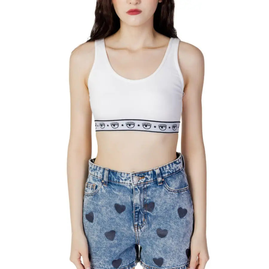 
                      
                        Chiara Ferragni urban style clothing, woman in white crop top with black hearts
                      
                    