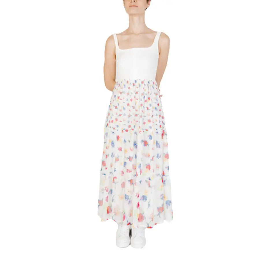 Urban style: Woman in Desigual floral white dress - Desigual Women Dress