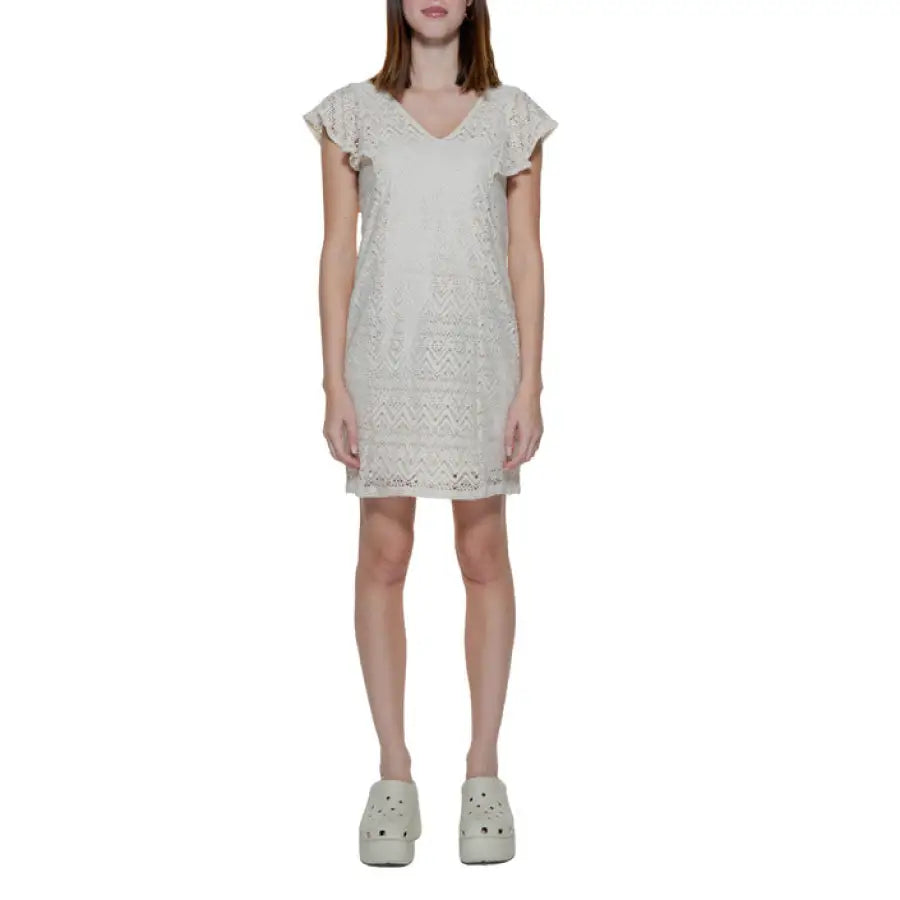 Urban fashion: Woman in Vero Moda white lace dress