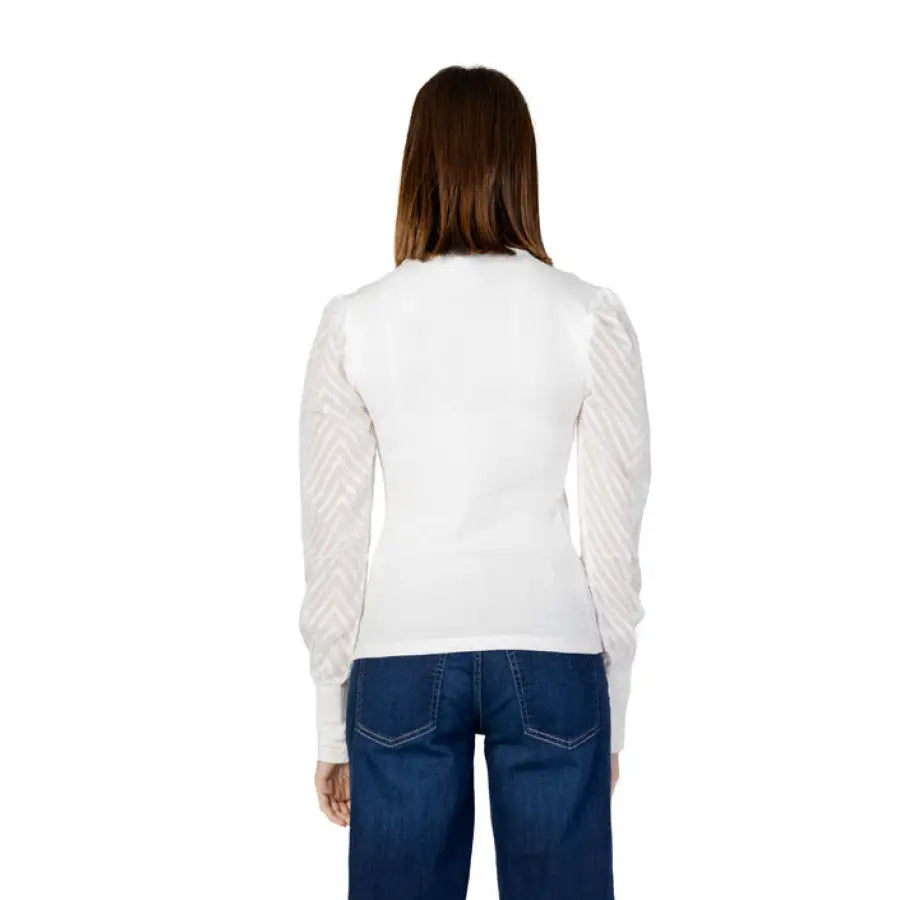 Woman in white Only women T-shirt and jeans, embodying urban city fashion