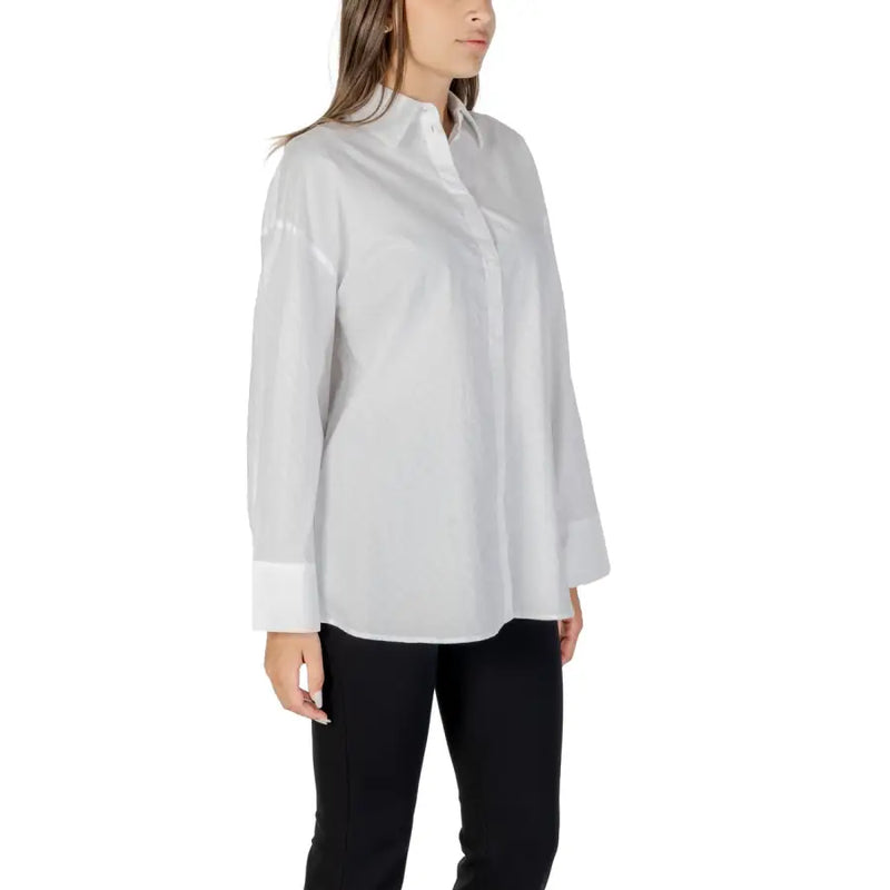 Elegant woman wearing Armani Exchange Women Long Sleeve White Cotton Shirt and black pants