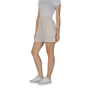 Woman wearing B.young Cotton Shorts with Laces in Beige as a casual outfit