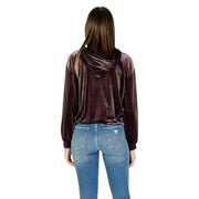 Woman wearing Liu Jo Long Brown Zip Hoodie with front pockets and light blue skinny jeans