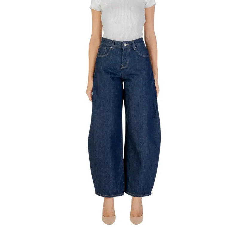 Women’s dark wash wide-leg denim jeans with zip button closure and front and back pockets