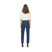 Damenjeans mit hohem Bund und geradem Bein in mittlerer Waschung, 99 % Baumwolle, 1 % Elastan. Rückansicht mit Ziernähten und Taschen.