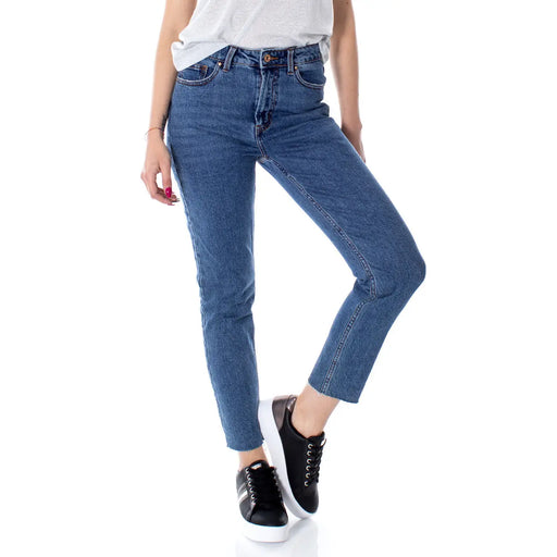 Mid-rise women’s blue denim jeans with straight-leg cut cropped hem made of 99% cotton 1% elastane machine washable