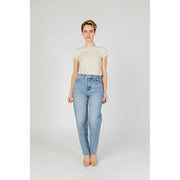 Damen-Jeans in hellblauem Denim mit hohem Bund, geradem Bein und praktischen Taschen