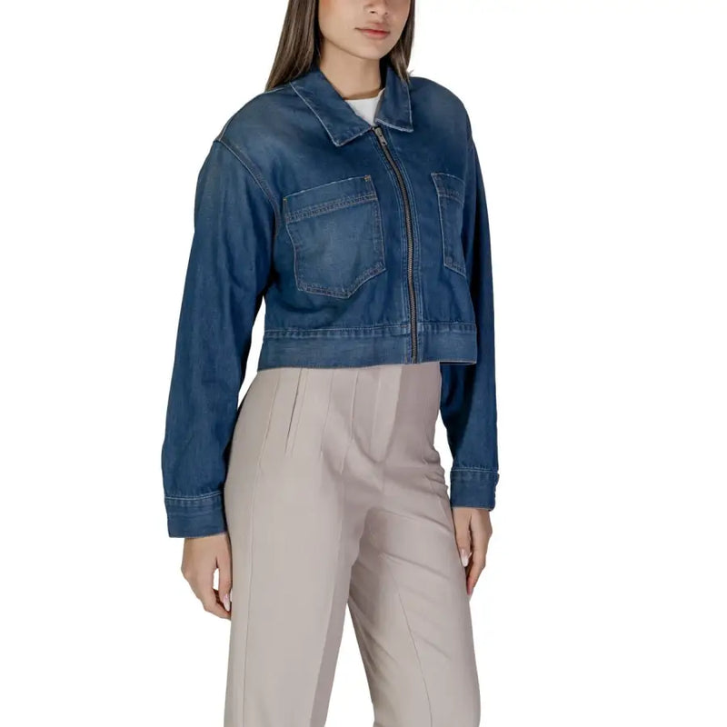 Women’s denim zip up blazer in dark blue denim with a front zipper and two chest pockets
