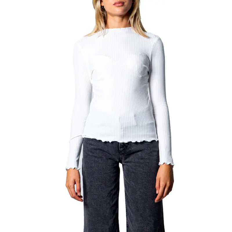 Women white ribbed long sleeve round neck t shirt with scalloped hem and cuffs made of soft fabric