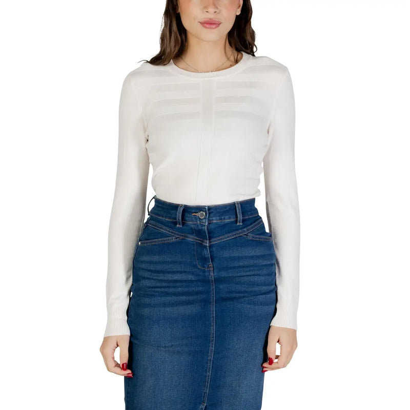 White long sleeve knit top with subtle horizontal ribbed texture made of viscose for casual wear