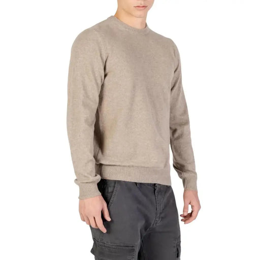Beige sweater with a subtle shimmer, made of soft cotton and polyester blend.
