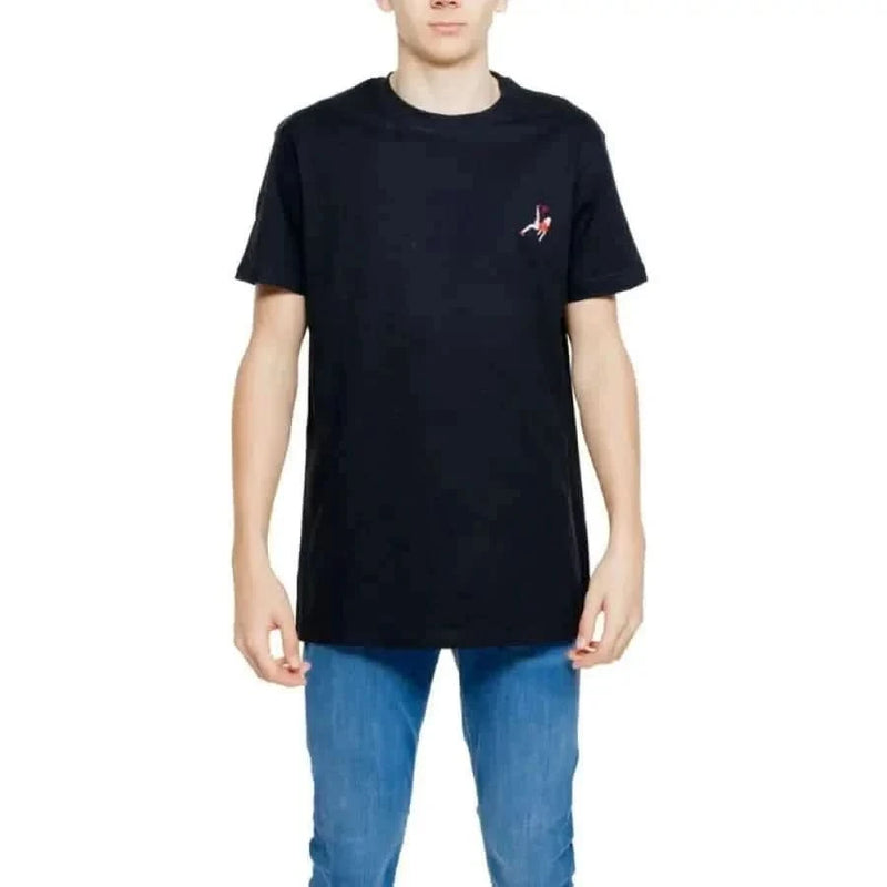Young man in Hydra Clothing Men T-Shirt, black with red and white logo - urban fashion