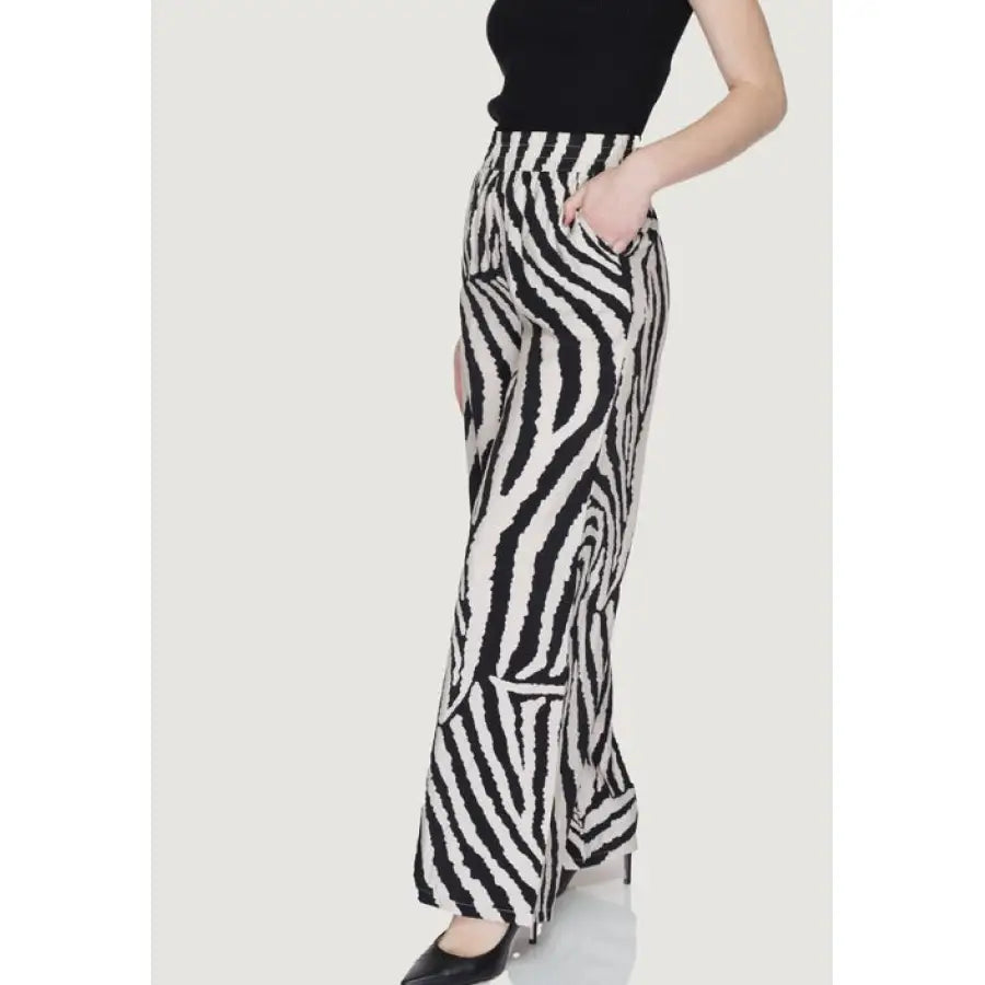 
                      
                        Zebra print palazzo pants by Jacqueline De Yong for urban city fashion
                      
                    